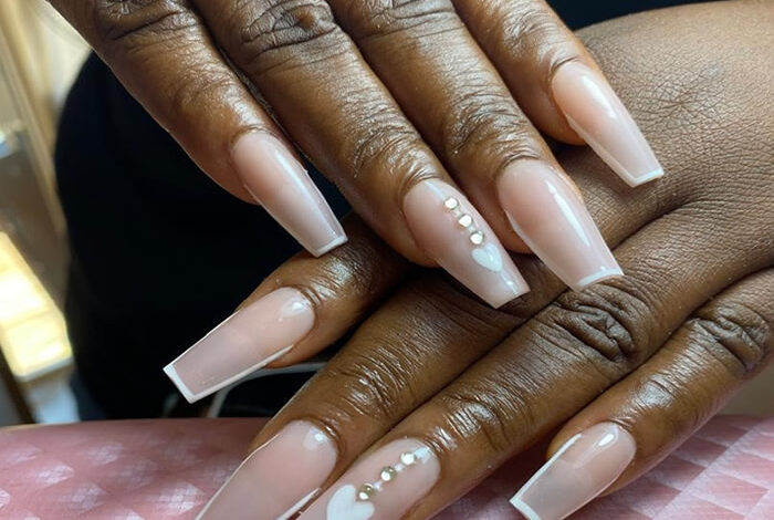 Artificial nail fixing is luxury beauty service – Nail Technician