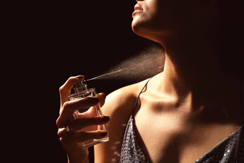Perfume: Find out how to make your perfume smell longer with Vaseline!