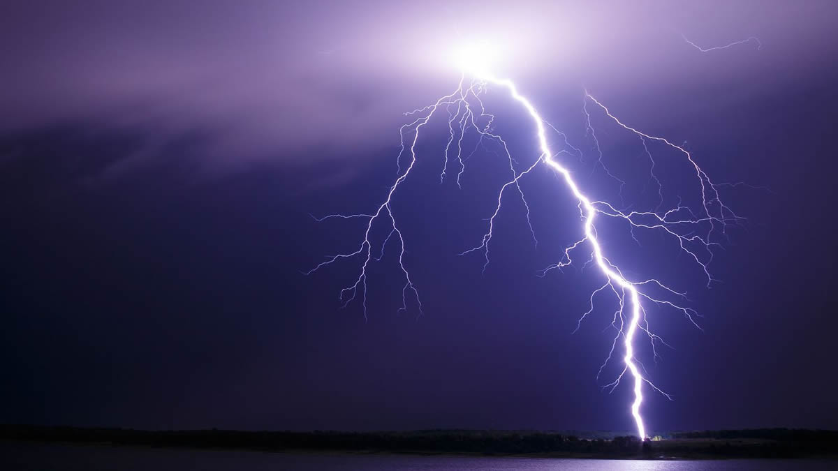 19-year-old struck dead by lightning at Dodi-Papase