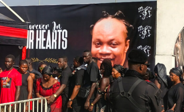 Absent wife, defiant fans: Kumasi gives Daddy Lumba a farewell to remember
