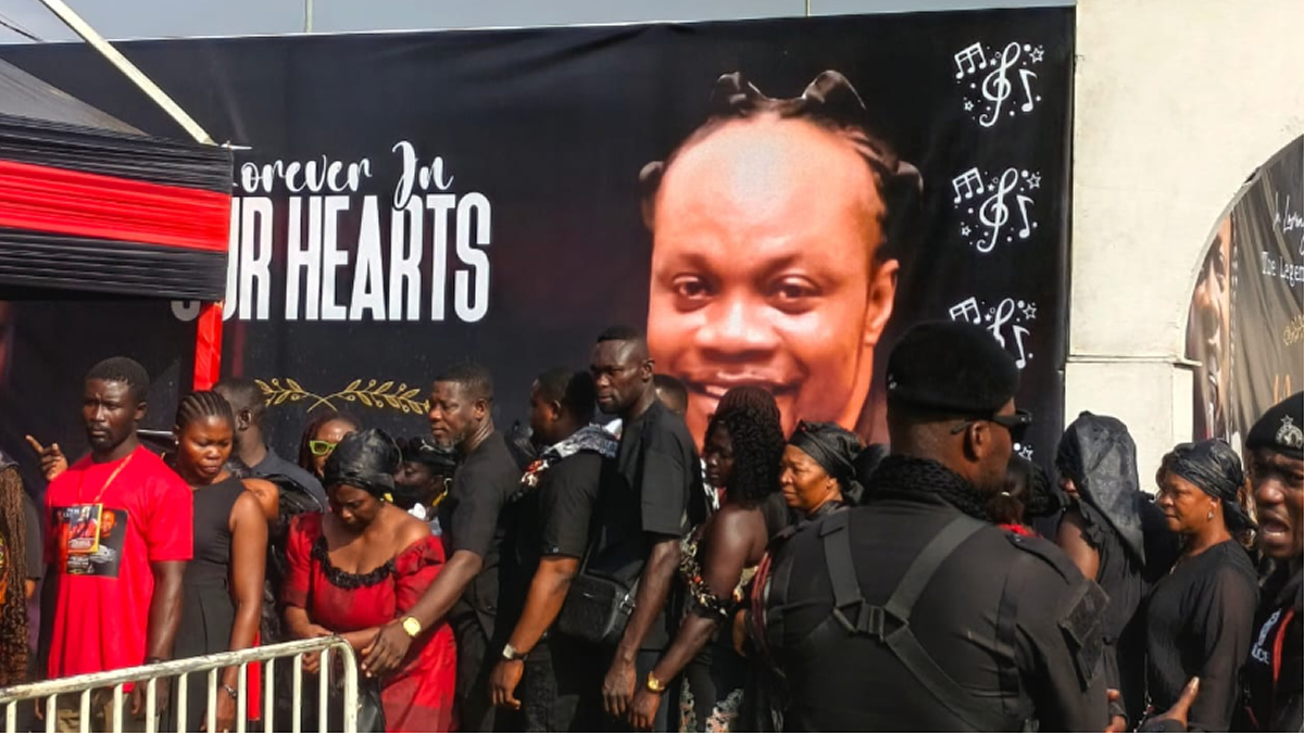 Absent wife, defiant fans: Kumasi gives Daddy Lumba a farewell to remember