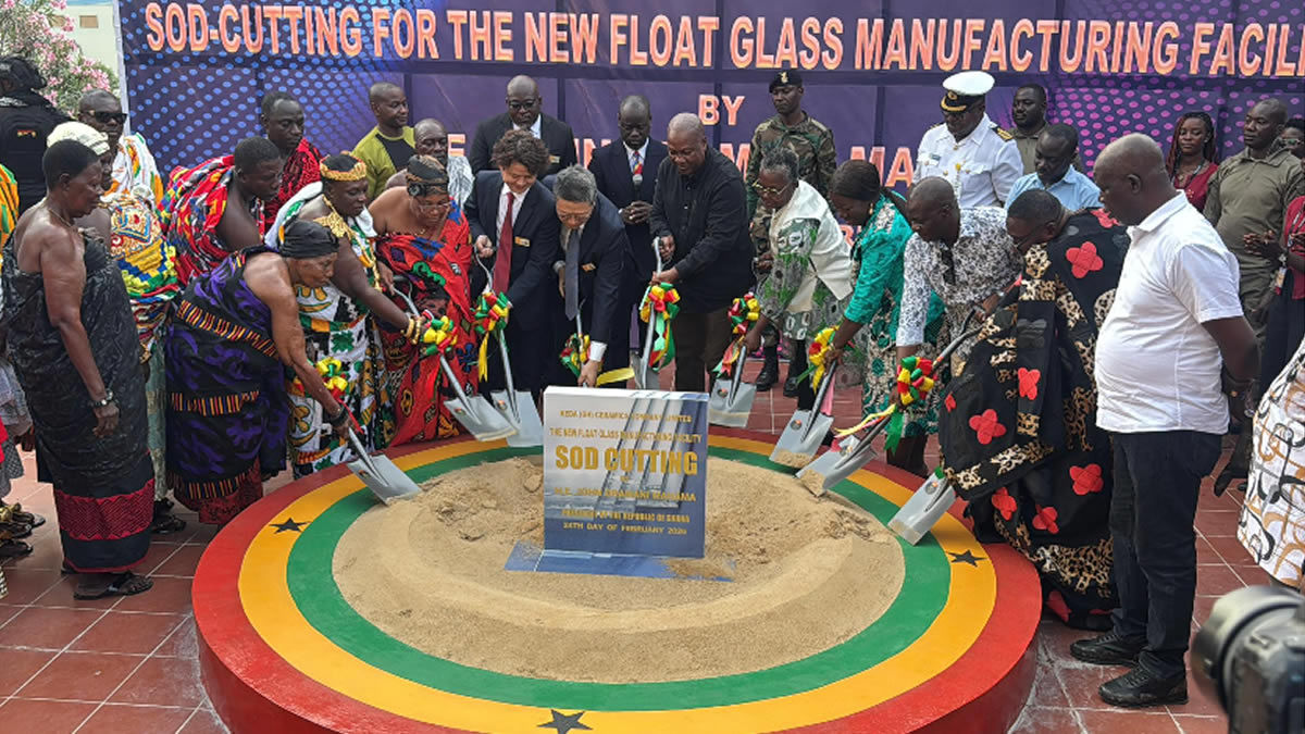 President Mahama cuts sod for new float glass factory in Shama