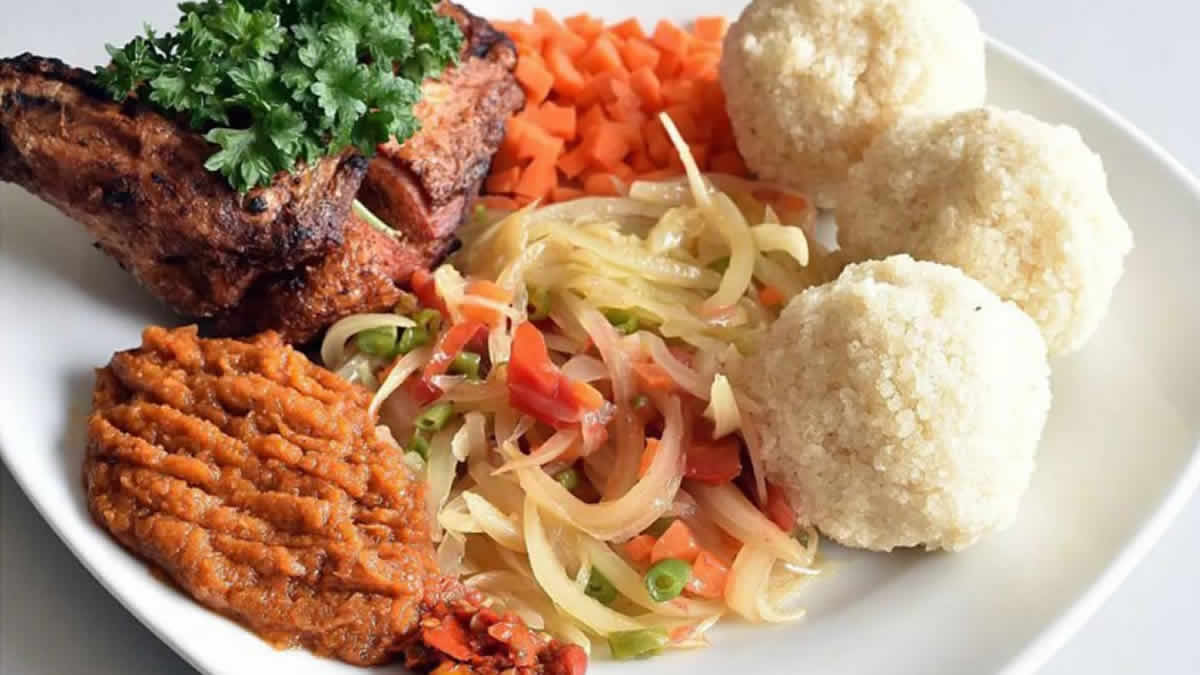 Ghana Month: Popular ‘Akyeke’ vendor in Sunyani urges Gov’t support