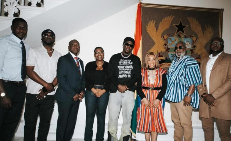 Stonebwoy pays courtesy visit on Ghana High Commissioner to UK ahead of his UK concert