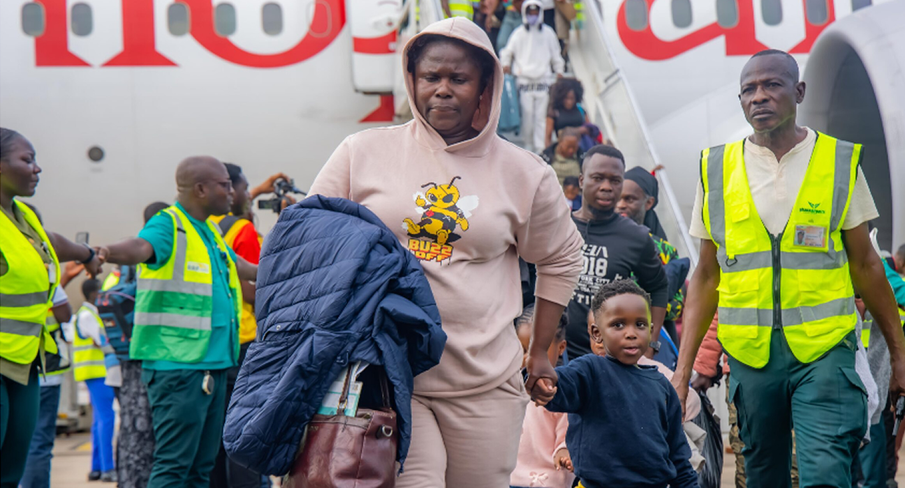 First batch of 300 Ghanaians evacuated from South Africa arrive home