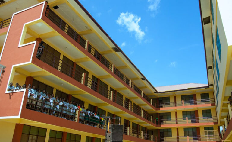 Mahama commissions Paga SHS E-Block, assures them of school bus, dormitories, dinning hall