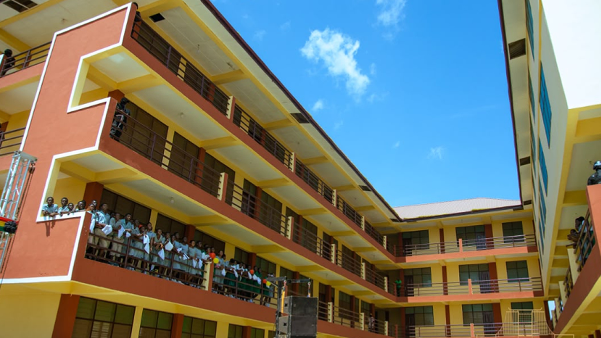 Mahama commissions Paga SHS E-Block, assures them of school bus, dormitories, dinning hall
